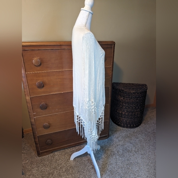 Knox Rose Boho White FRINGE Poncho - Picture 5 of 13